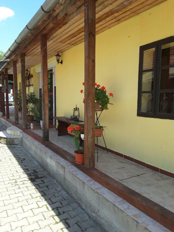 Ibolya Apartman Apartment Kano Ngoại thất bức ảnh